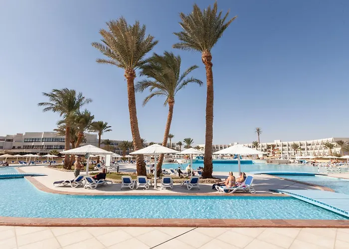 Pharaoh Azur منتجع 4*