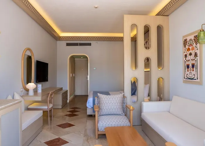 Pharaoh Azur منتجع الغردقة